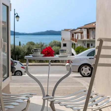 Mella Roa - Amar Apartamento Nydri (Lefkada)